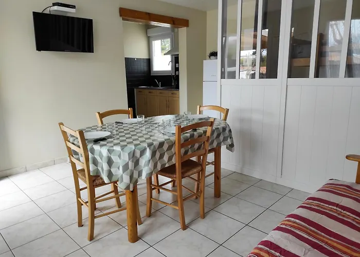 مكان تخييم Les Alizes سا يْليرْ دو ري